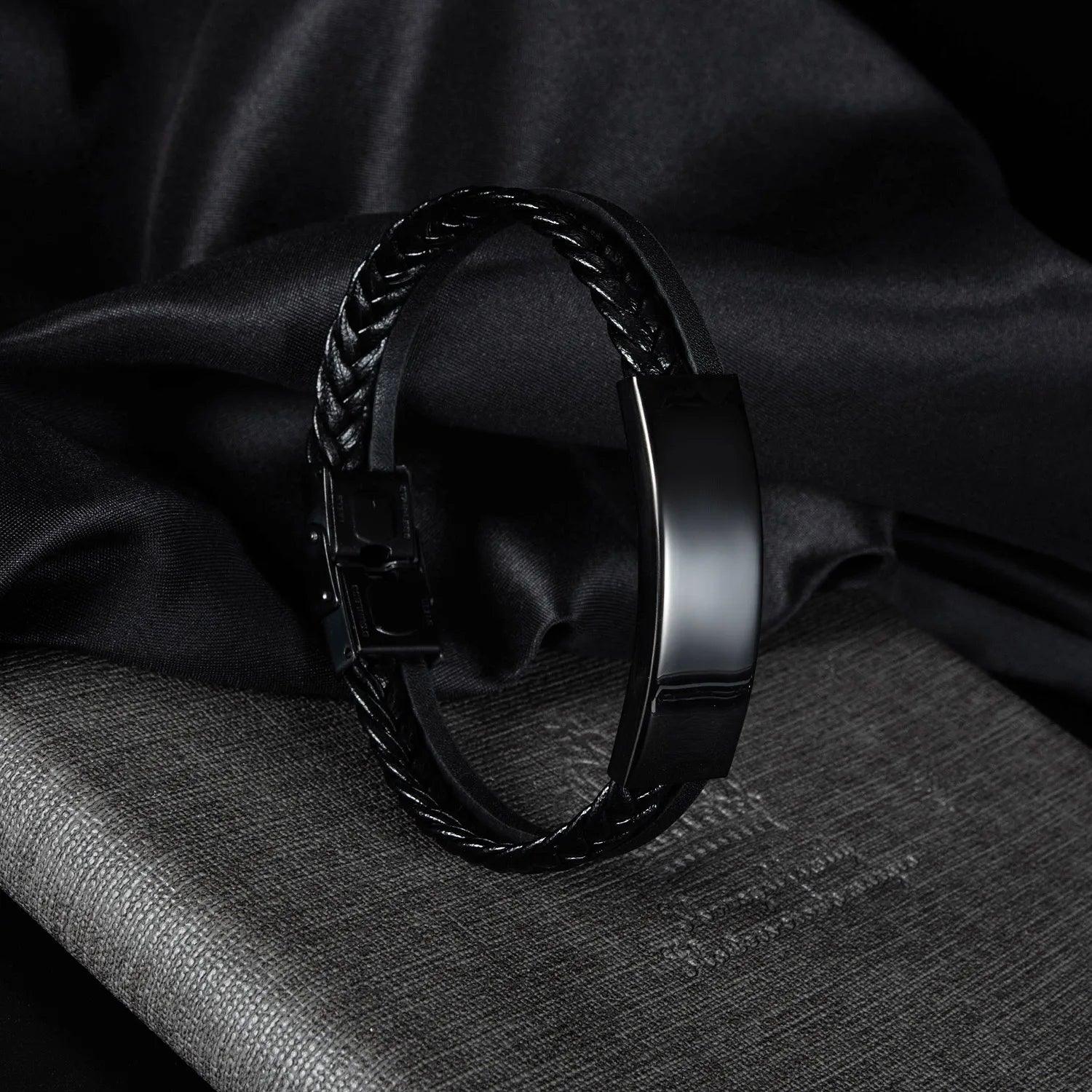 Men’s Retro Leather Bracelet – Classic Hip Hop Street Style Wristband, Fashion Accessory for Trendy Looks
